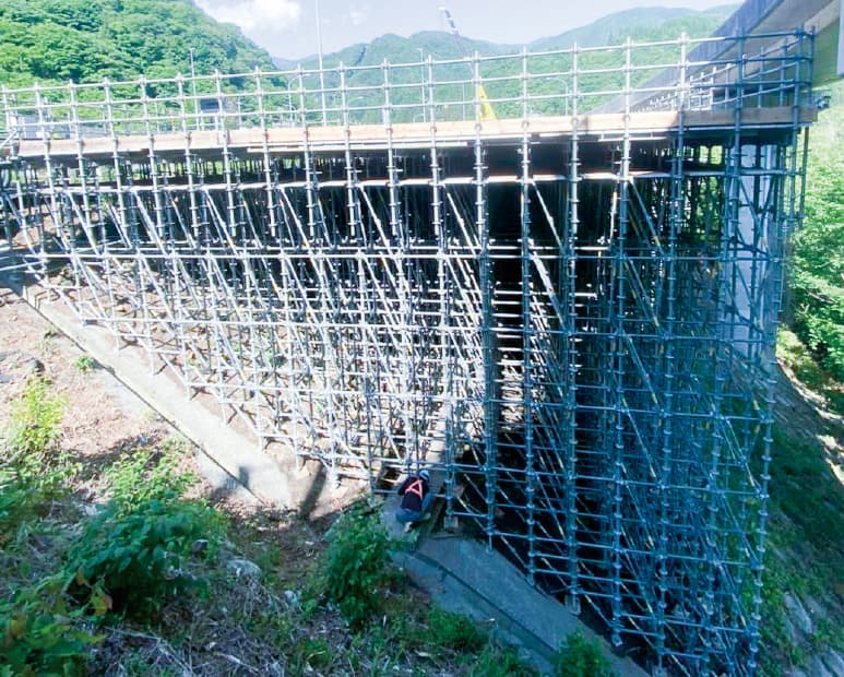 法面足場イメージ